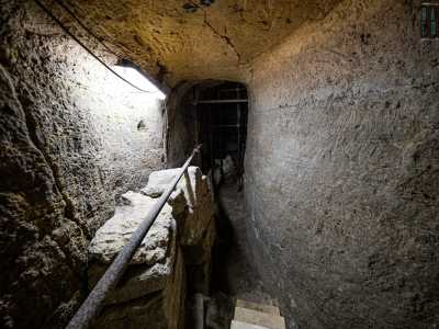 Quando le abbiamo notate per la prima volta � racconta Giletti -  abbiamo capito che ci trovavamo di fronte a un luogo di culto di epoca bizantina databile intorno alla fondazione della citt� medievale di Taranto, avvenuta nel 967 d.C ad opera dell'imperatore Nicefaro Foca. Fonti storiche parlano tra l�altro di questa chiesetta, che era dedicata ai Santissimi 40 Martiri�